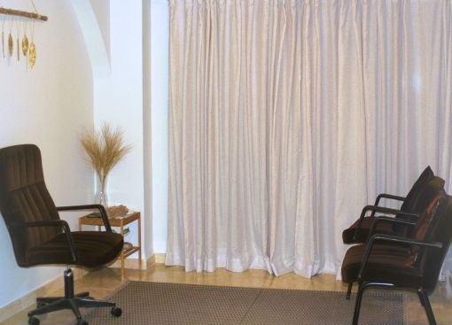 Fotografía de la sala de Raíces Psicología